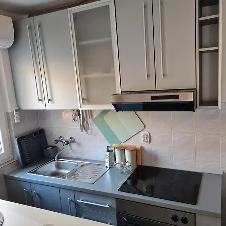 Apartament Apartman011 *