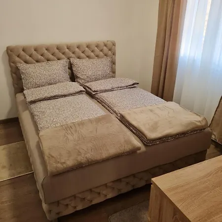 Apartman011 Apartament *