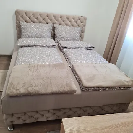 Apartman011 Apartament *